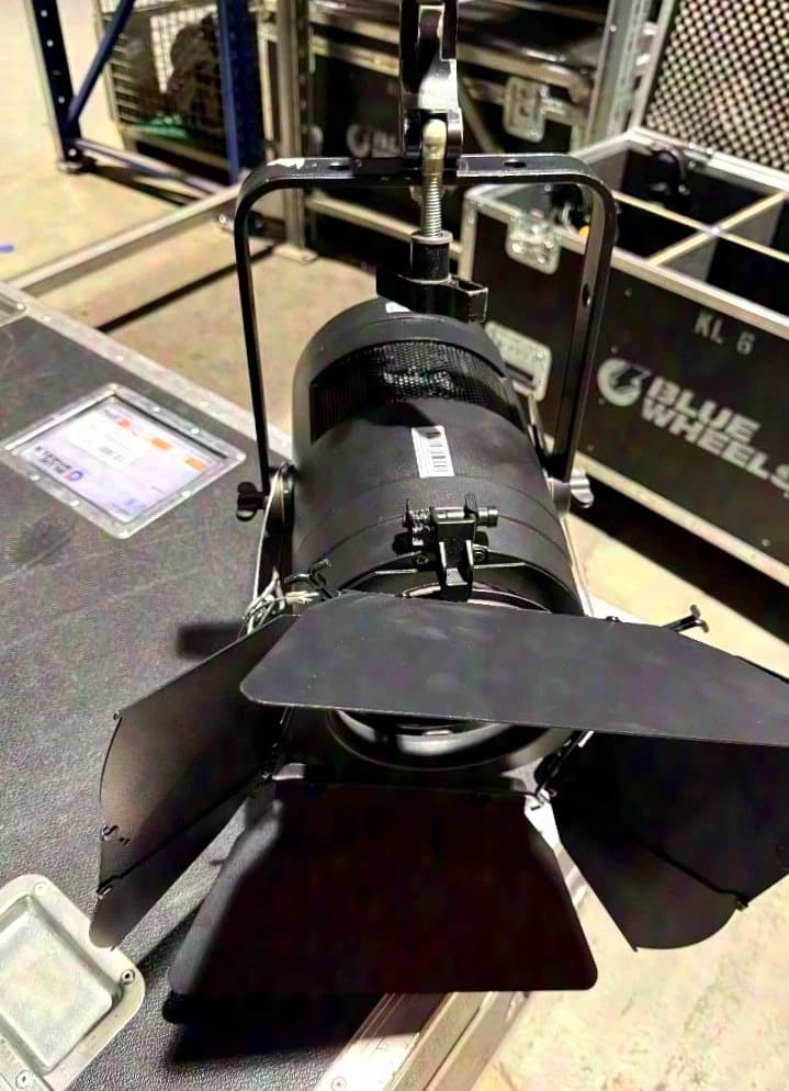 ELATION KL6 CW MO Set de 6 dans un flight-case