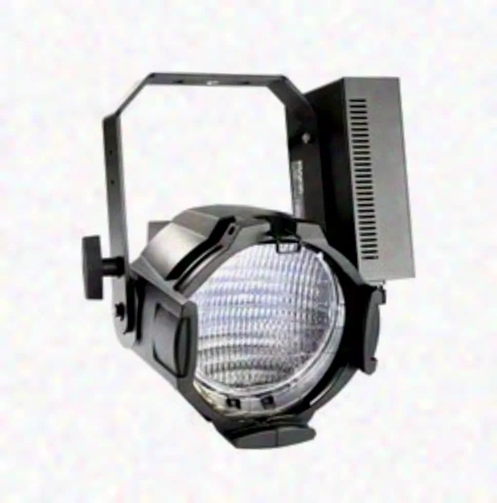 ETC / Major Source Four PAR EA CDM-T 150W noir 830/942 (3000K/4200K)