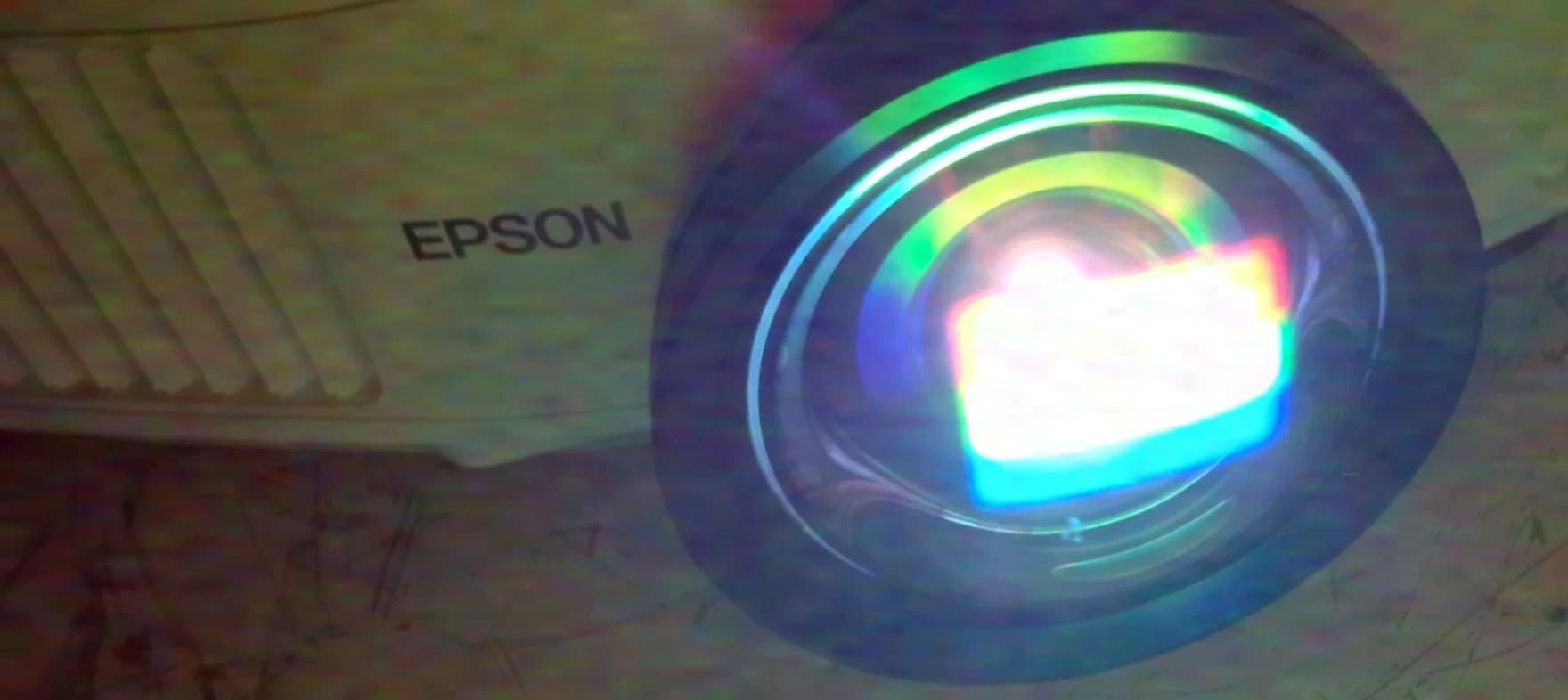 Epson ELPLU01 ZOOM EXTRÊME GRAND ANGLE 0.64-0.77:1 pour les séries EB-G5900 et EB-G6900WU