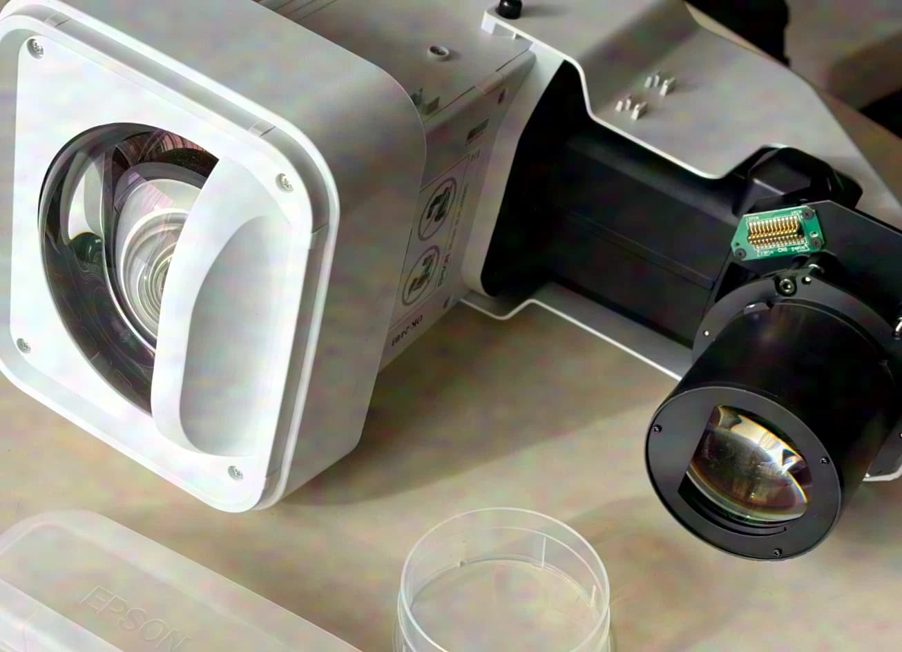 Epson ELPLX02WS optique miroir à ultra-courte focale 0.35:1 avec mallette