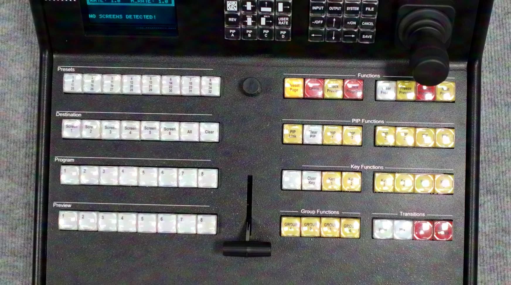 Folsom / Barco Screen Pro SPR-2000 avec télécommande, mélangeur vidéo RGBHV / YUV avec key et PIP