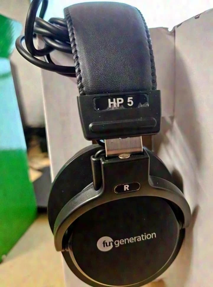 Fun Generation HP5 Professional Stereo Headphones