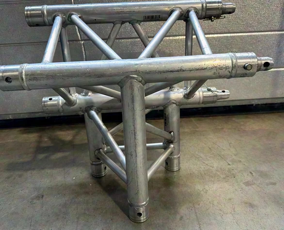 Global, Euro et Fix Truss, traverse triangulée FD33, pièce en T