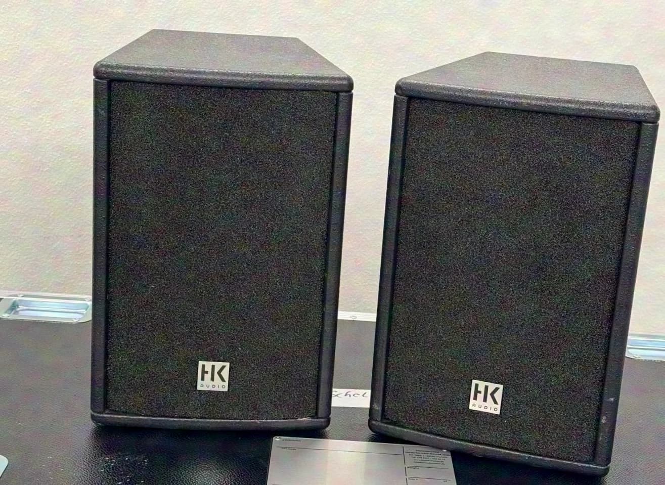 Système HK Audio Lucas Performer, 2x satellites, housses de protection incluses,