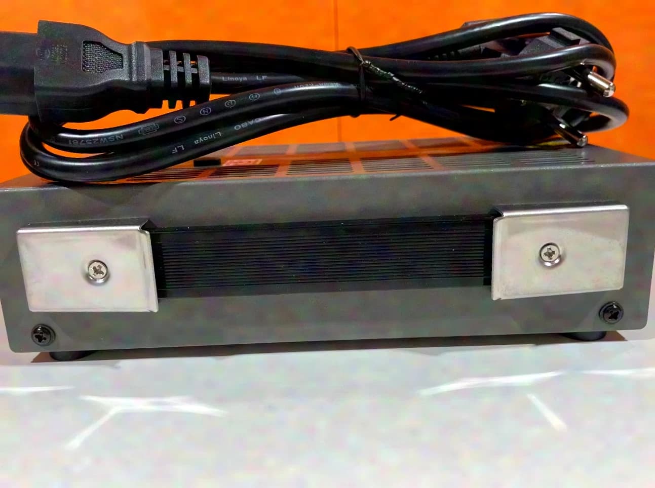 Alimentation IDX IA-70a pour caméras, PTZ, etc.