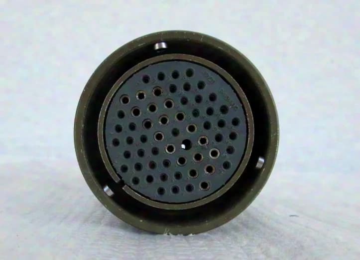 ITT-Cannon embase multipin 61 broches (série Military)