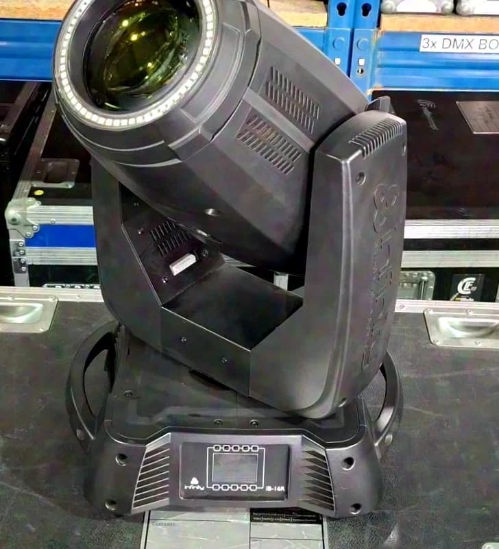 Infinity IB-16R Hybrid Movinglight 2x en double flight-case