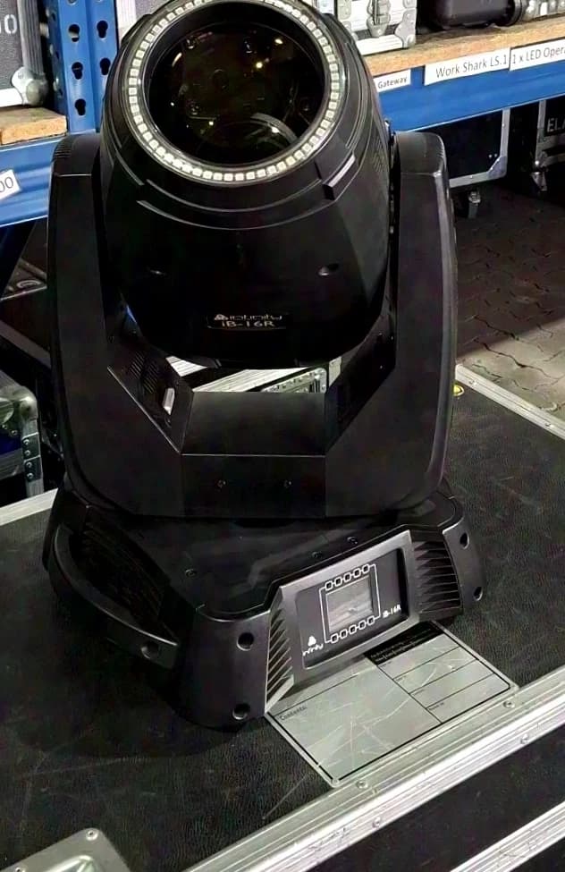 Infinity IB-16R Hybrid Movinglight 2x en double flight-case