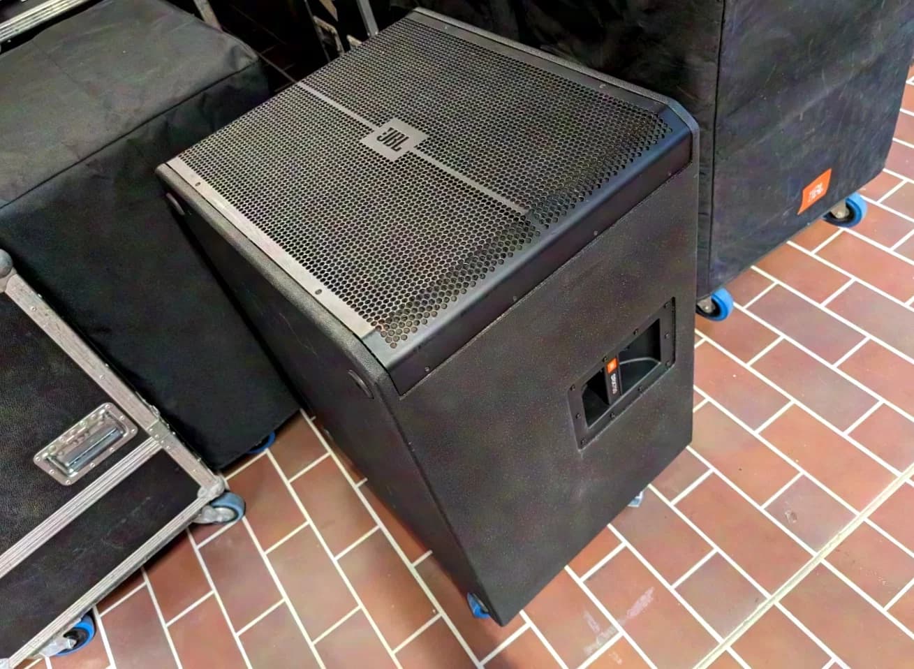 JBL SRX718S (comme VRX918S) caisson de basses 18"