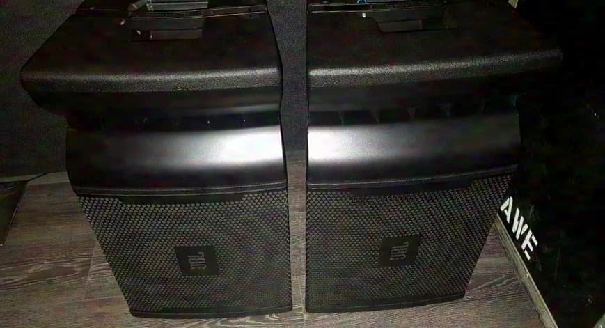 Enceinte line array JBL VRX932 LA (prix du lot)