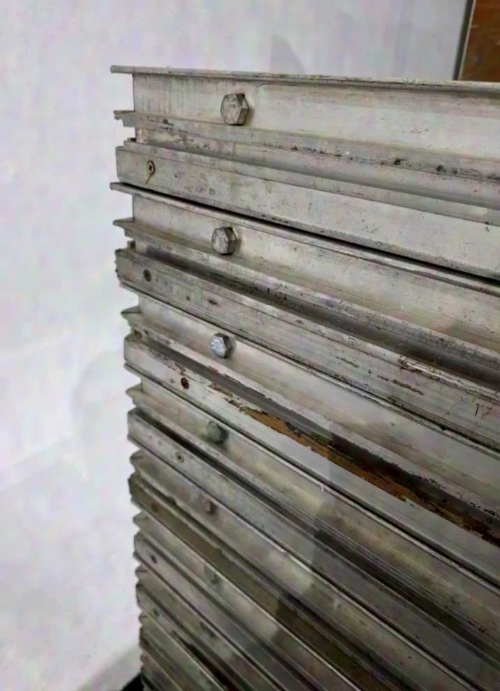 Podestes compatibles Kleu de 2x1 m avec panneau en bois