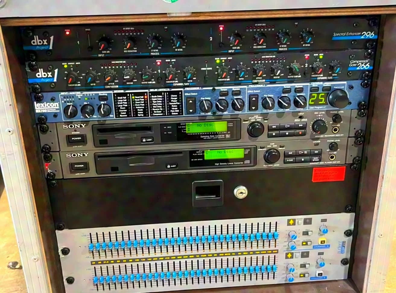 Rack d’effets complet / rack de playback avec flightcase inclus