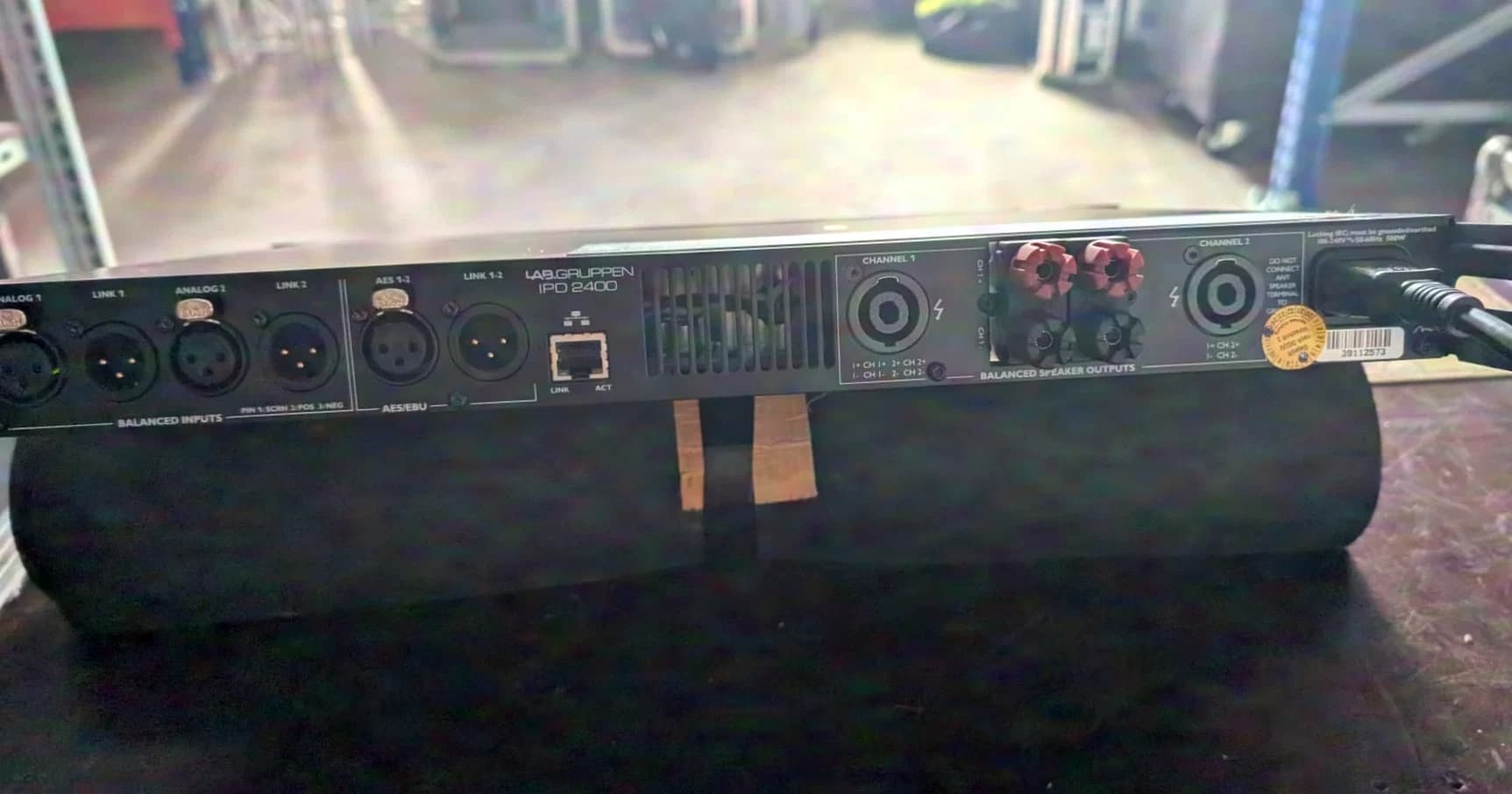 LAB.Gruppen IPD2400 - amplificateur puissant de 19" et 2400 Watt
