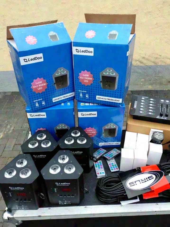 LEDDOO SET à batterie LED Spot Trusslight RGBW PAR