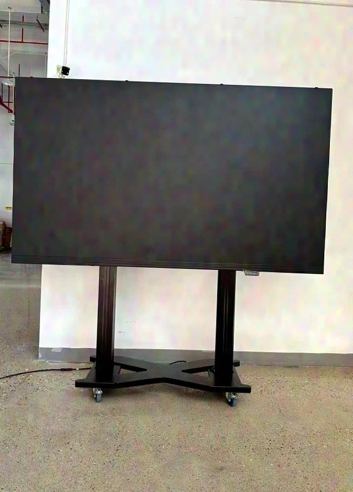 LEDitgo VisionX X-Hub XH015-F136 - écran LED pliable 136'' de 1,5mm avec Dolly RET1192