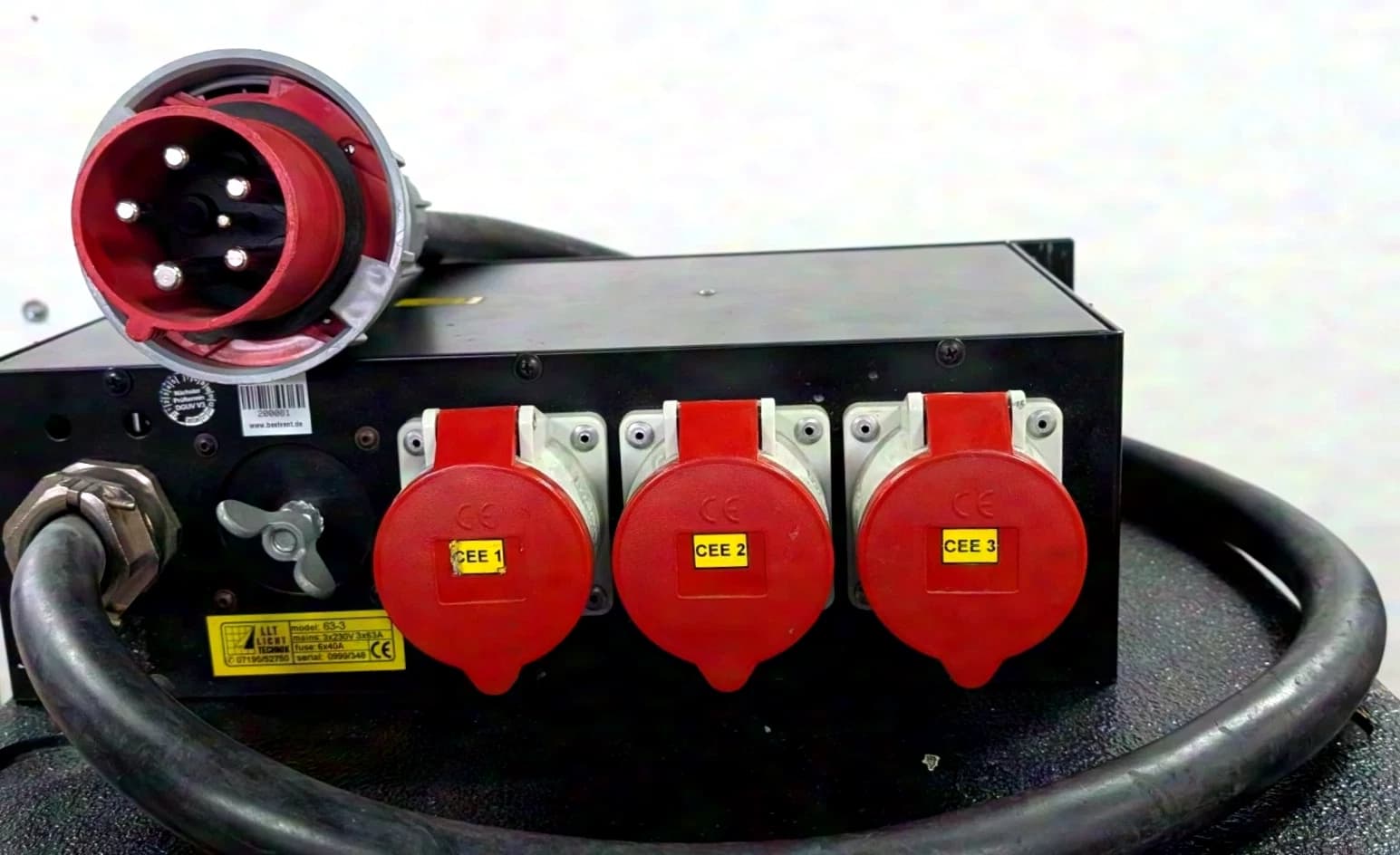 LLT Distribution électrique 19" 63A 3x 32A