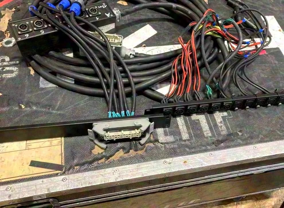 Multicore pour haut-parleurs, 6 canaux, NL 2, avec 2x panneaux de rack câblés - lot de 2