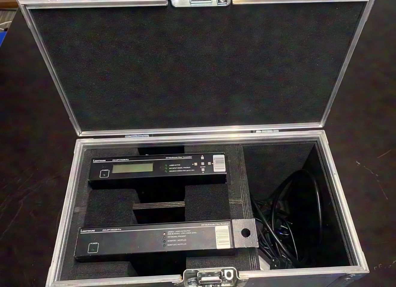 Lightware DVI-OPT-RX220-Pro + DVI-OPT-TX220-Pro Set Avec Case