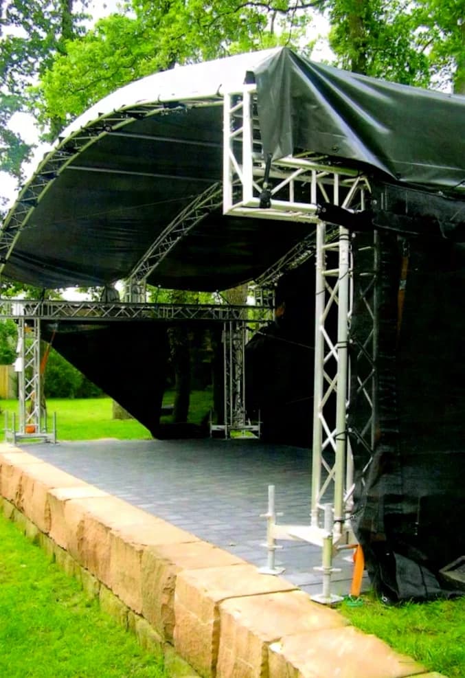 Liso Traversensysteme Round Stage I 9x5m Toit de scène / Structure / Dossier de construction / Gaze / Bâche / Accessoires