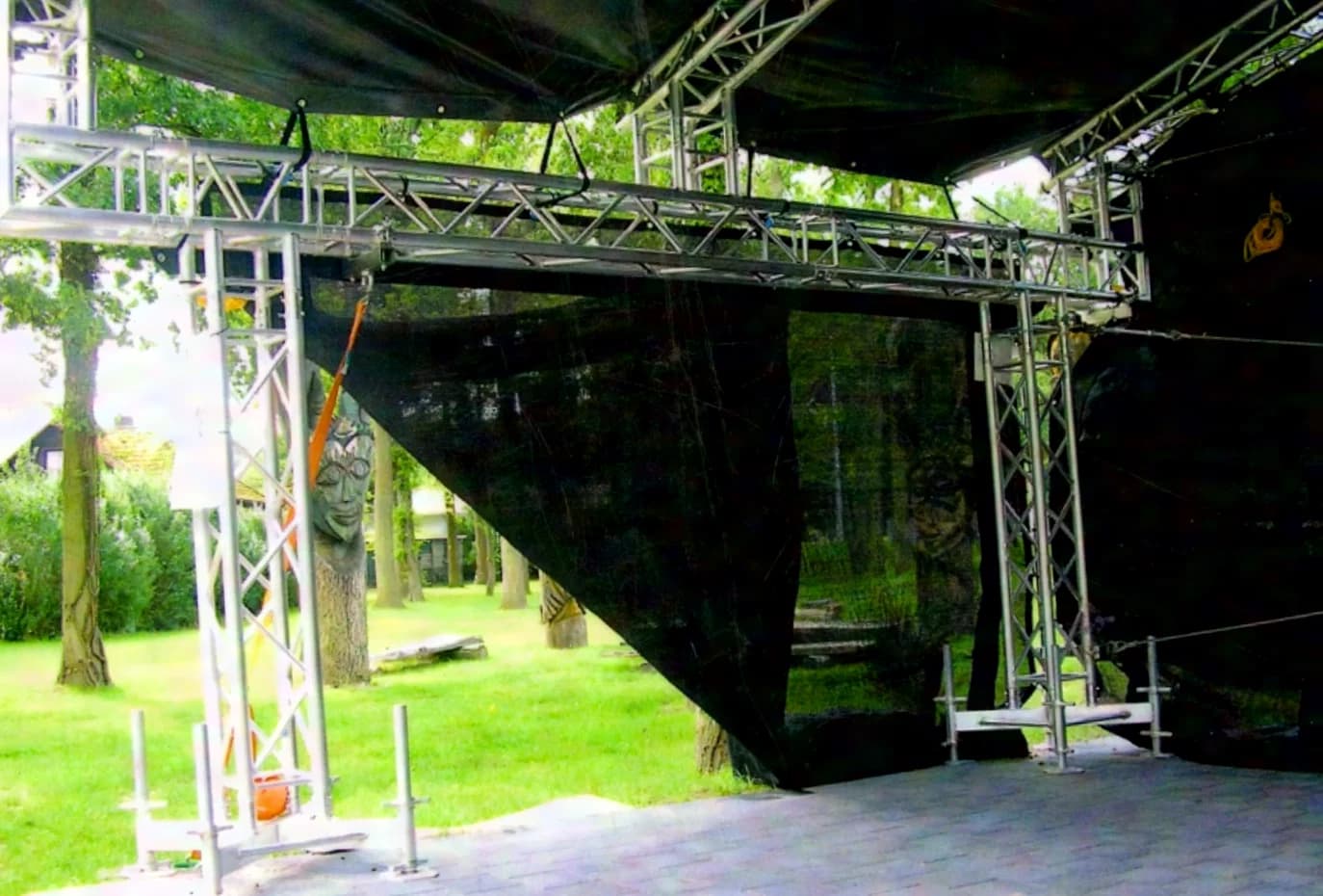 Liso Traversensysteme Round Stage I 9x5m Toit de scène / Structure / Dossier de construction / Gaze / Bâche / Accessoires