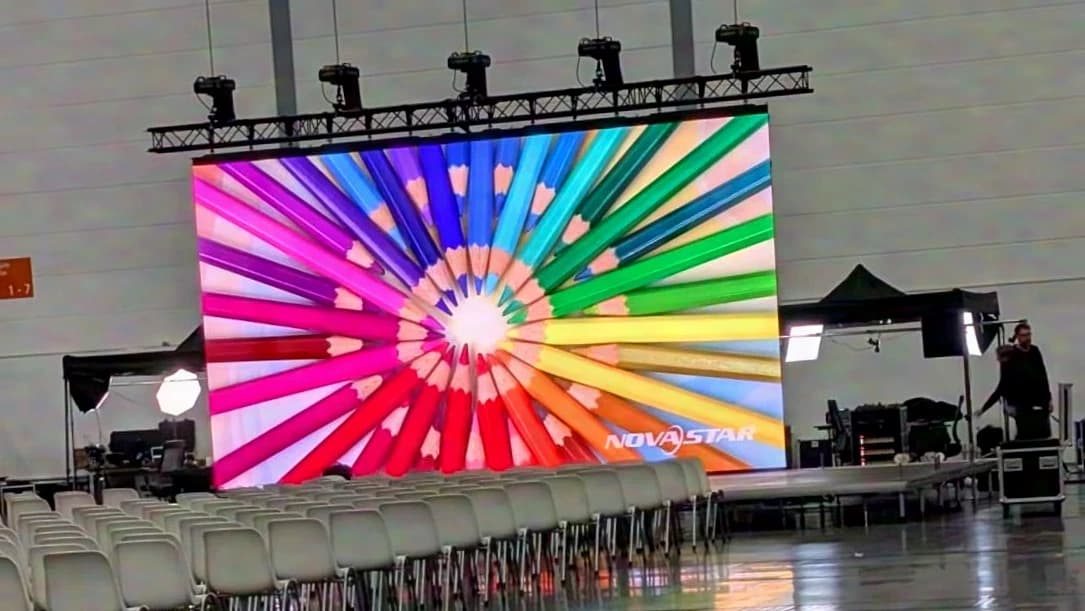 MAXSHINE Mur vidéo / LED Wall 4m x 2,50m, PP2.97 outdoor
