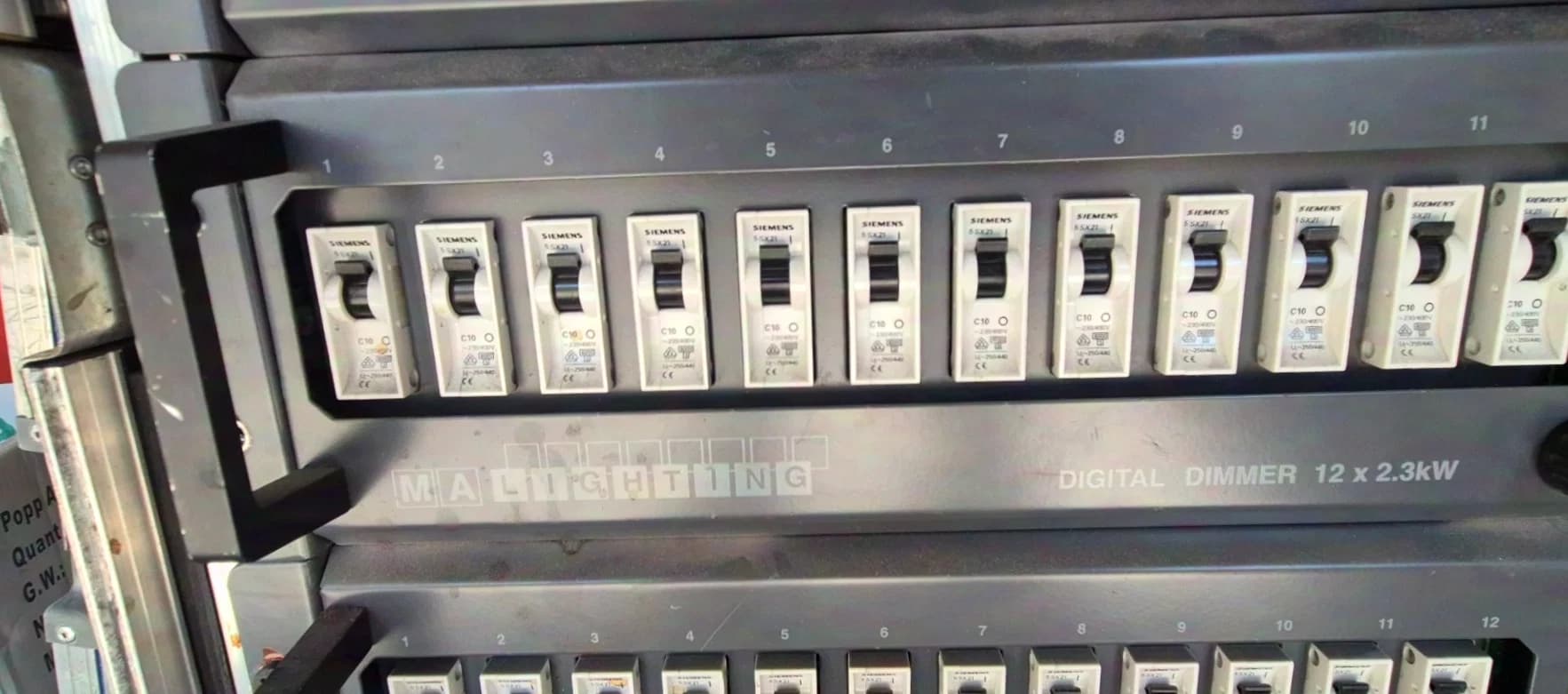 MA LIGHTING POWER DISTRIBUTION Gradateur numérique 12 x 2,3 kW