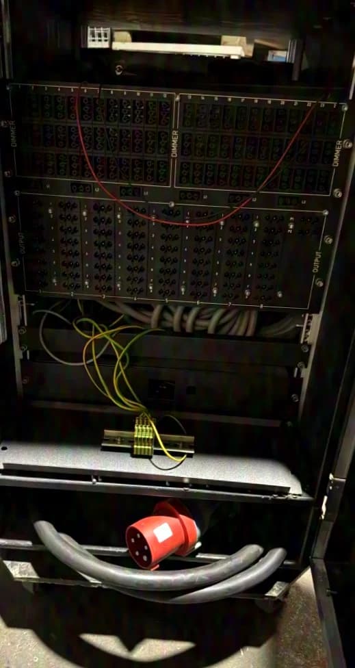 MA Lightning MA Dimmer Rack 24 canaux / CEE63A / Hot Patch / Booster