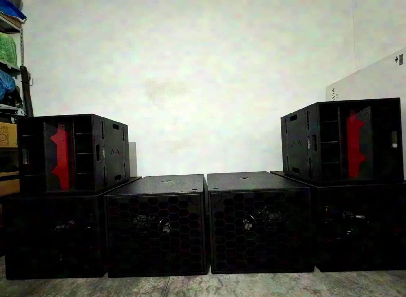 MM - ACOUSTICS 2 sources ponctuelles M410 4 caissons de basses M4.18