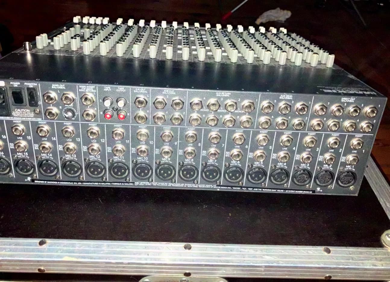 Mackie CR1604-VLZ Mackie CR1604 VLZ Console de mixage analogique 16 canaux