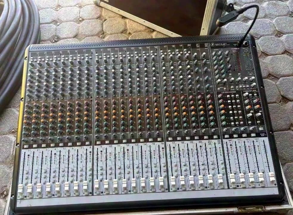 Mackie ONYX 24-4 Console analogique 24 canaux
