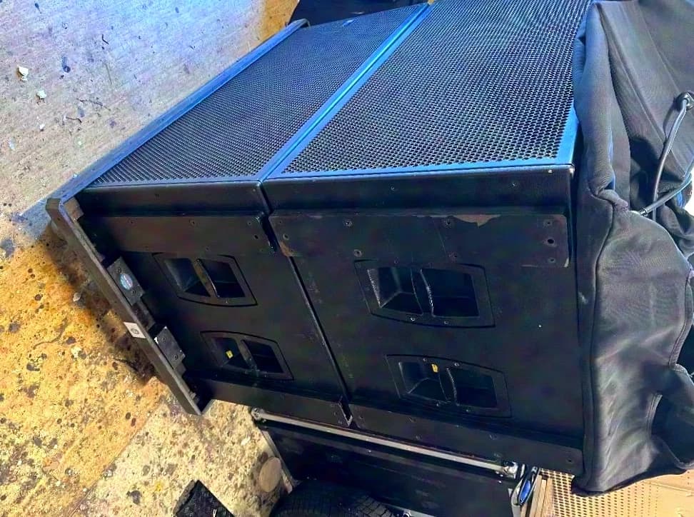 Meyer Sound 700-HP ( avec système d'accroche )