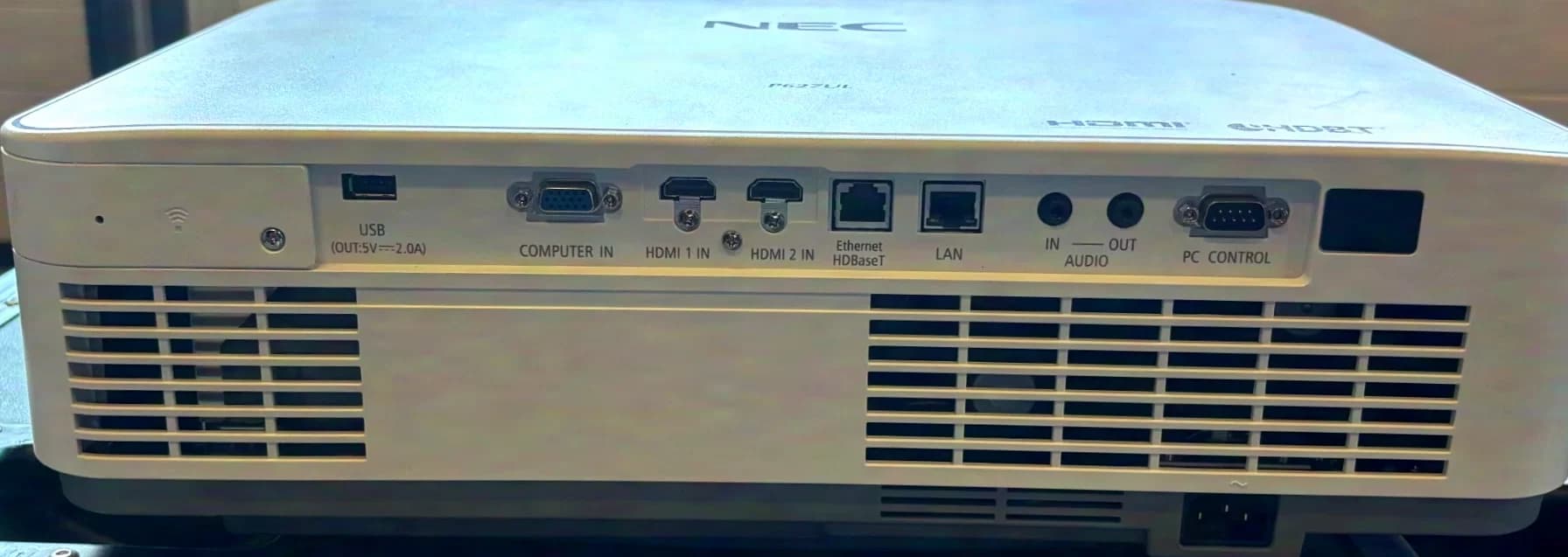 NEC P627UL Projecteur