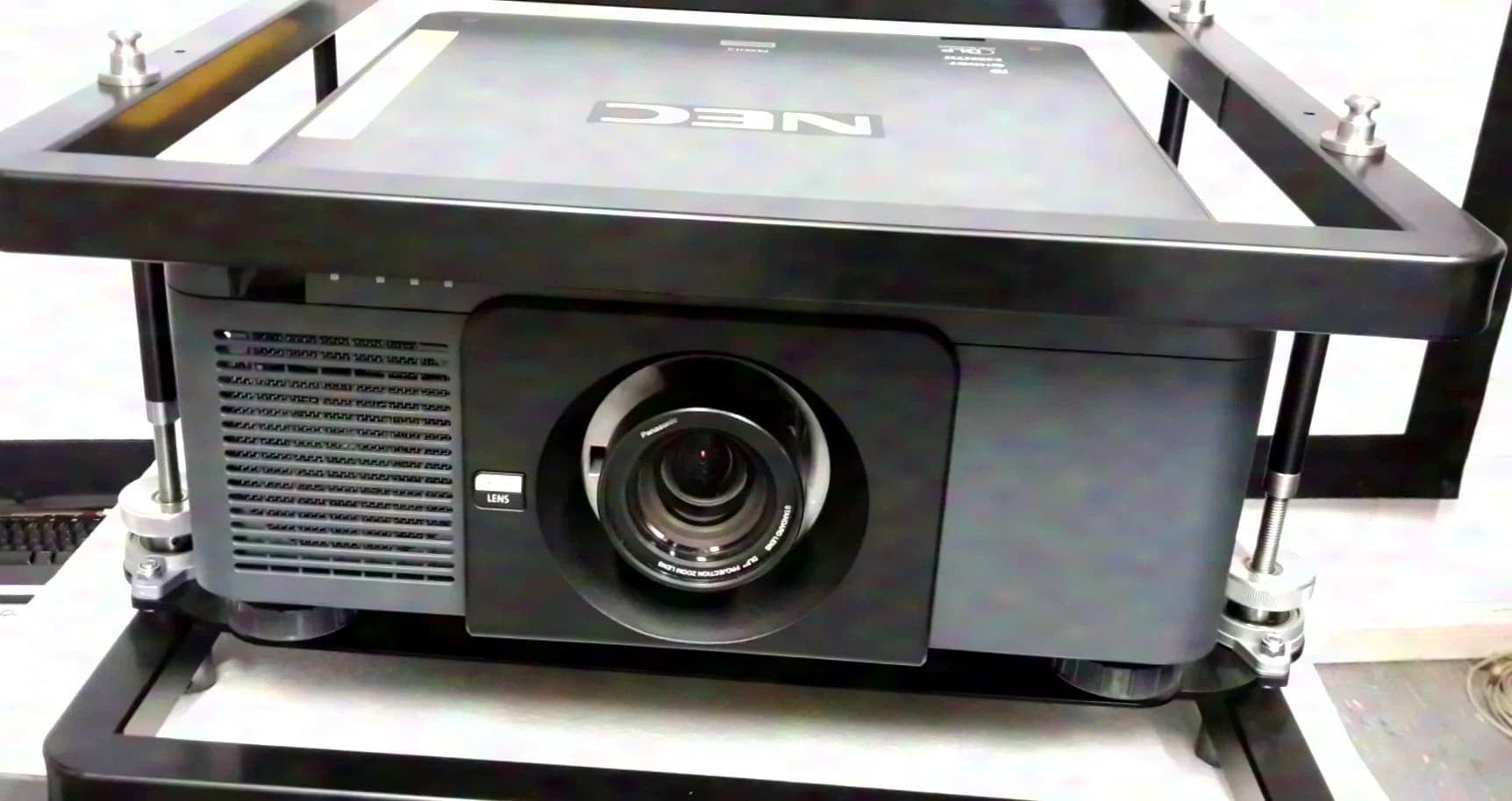 NEC PX803UL-BK Projecteur laser Projecteur DLP à 1 puce