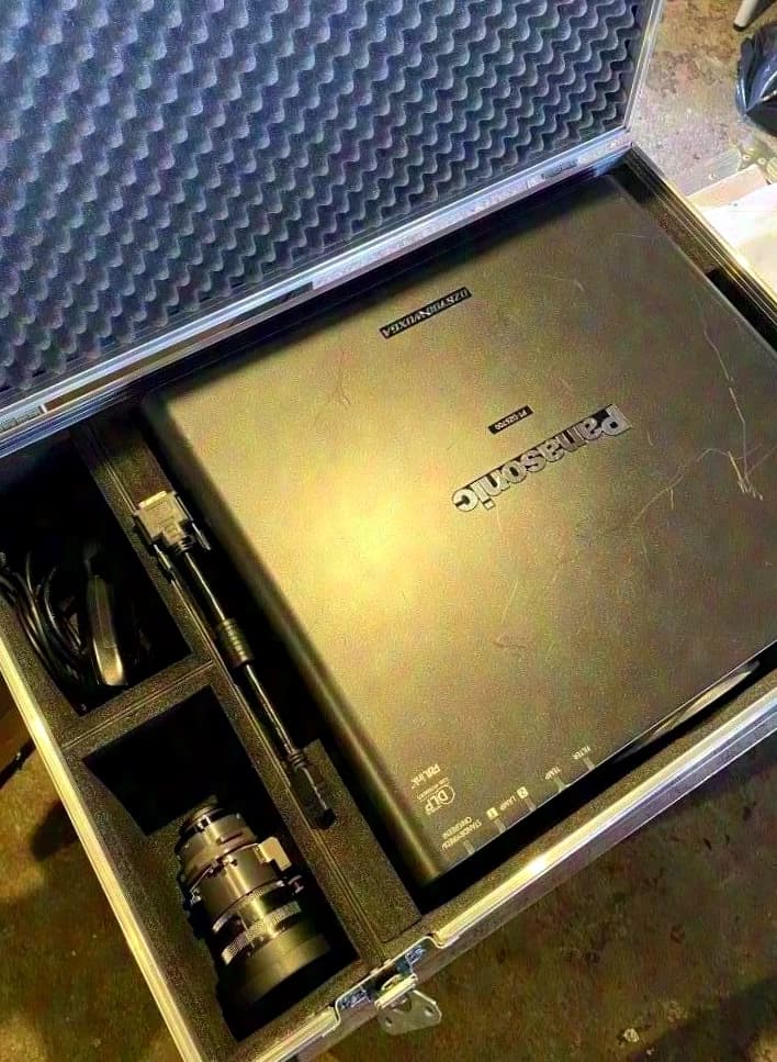 PANASONIC | PT-DZ6700