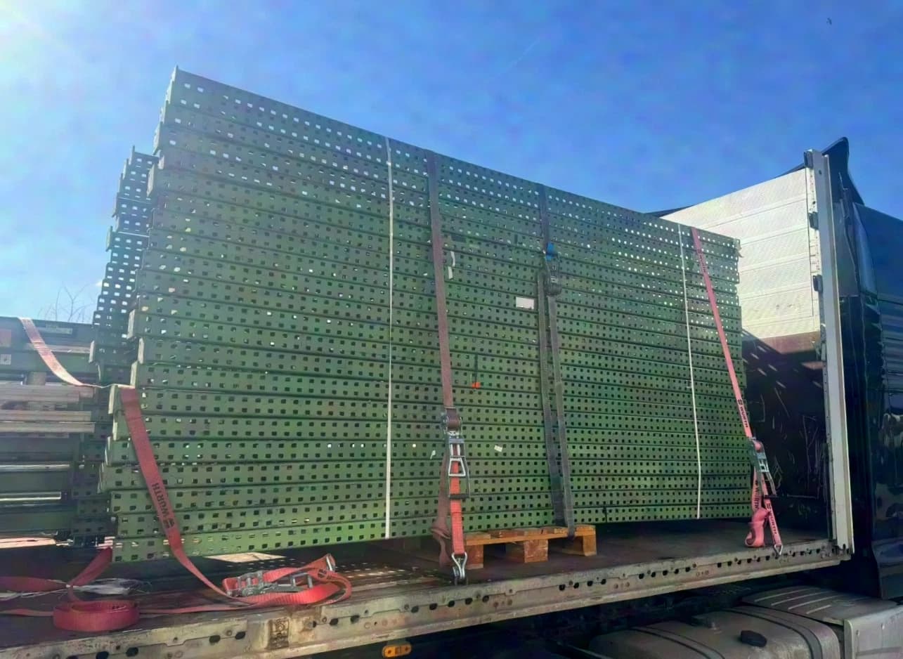 Rayonnage à palettes Rayonnage grande hauteur pour charges lourdes Installation industrielle Poutres en double T massives