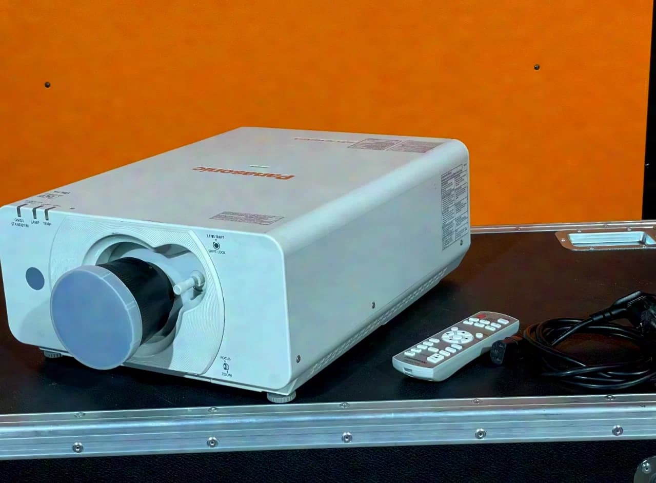 Panasonic PT-DZ570E projecteur DLP 4.000 Ansi-Lumen