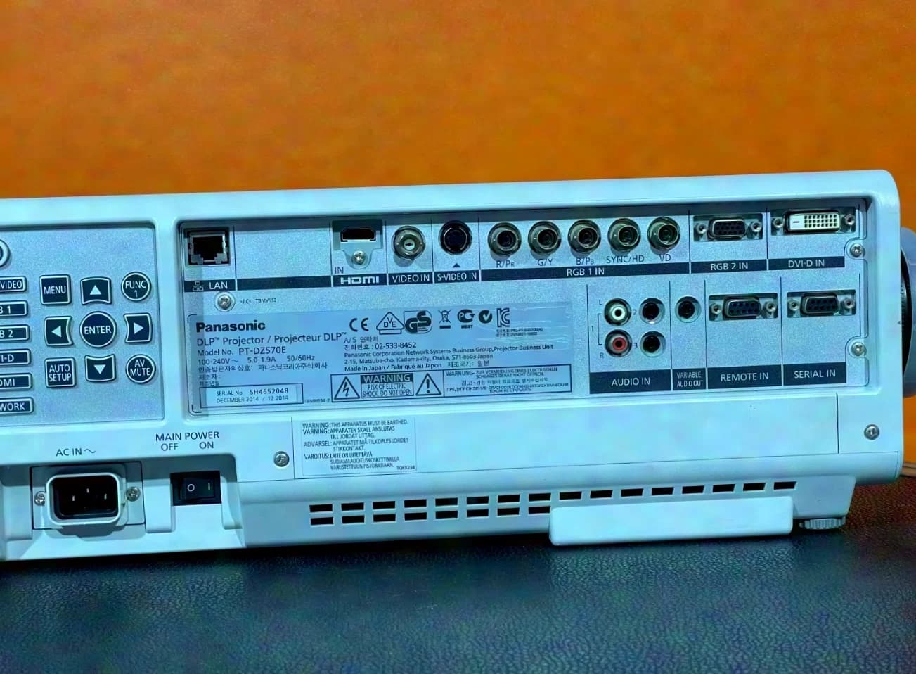 Panasonic PT-DZ570E projecteur DLP 4.000 Ansi-Lumen