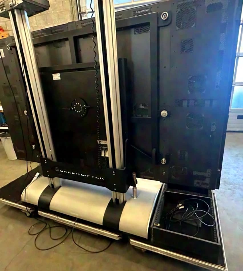 Panasonic TH-103PF12E 103" écran plasma Pro HD avec Screenlifter et Flightcase