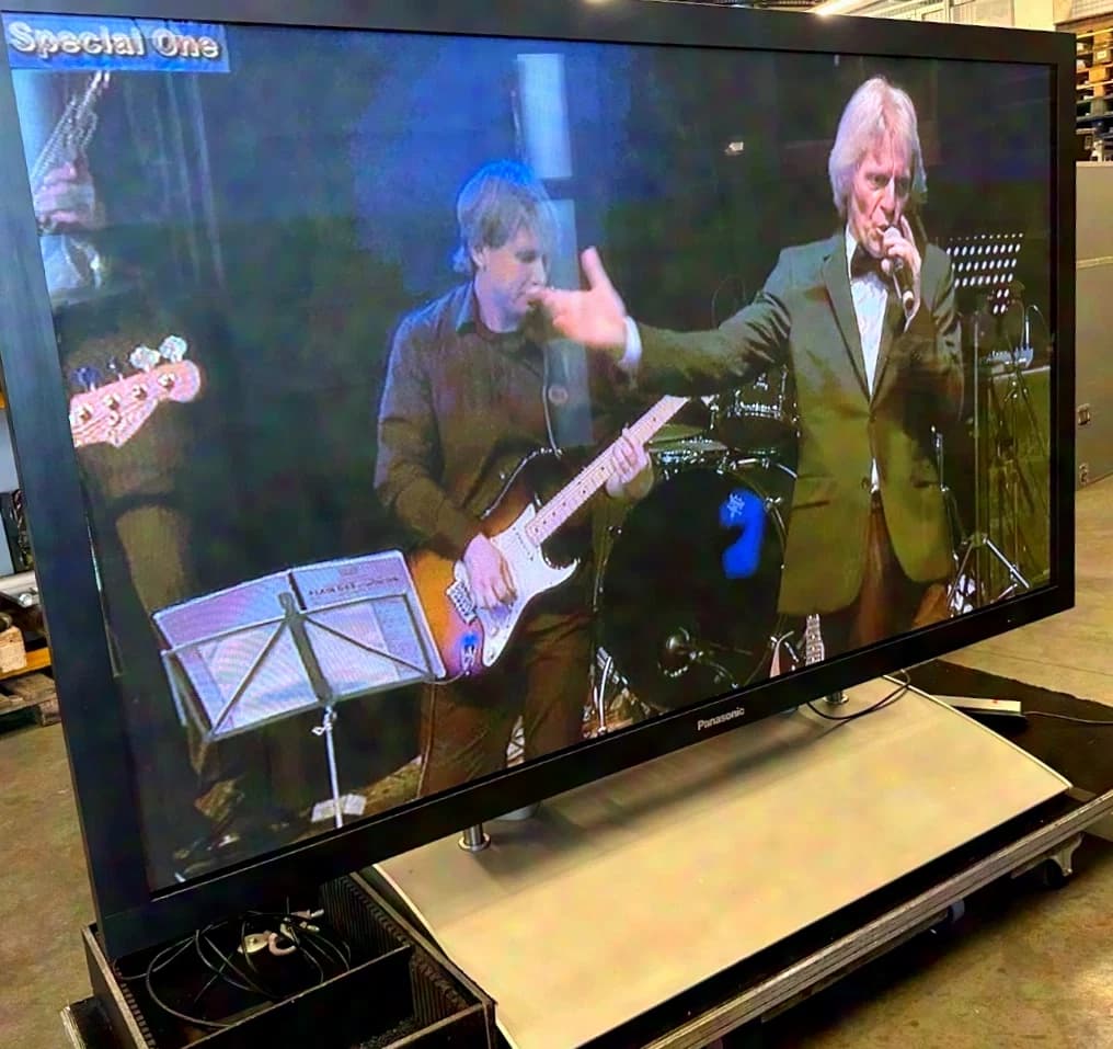 Panasonic TH-103PF12E 103" écran plasma Pro HD avec Screenlifter et Flightcase