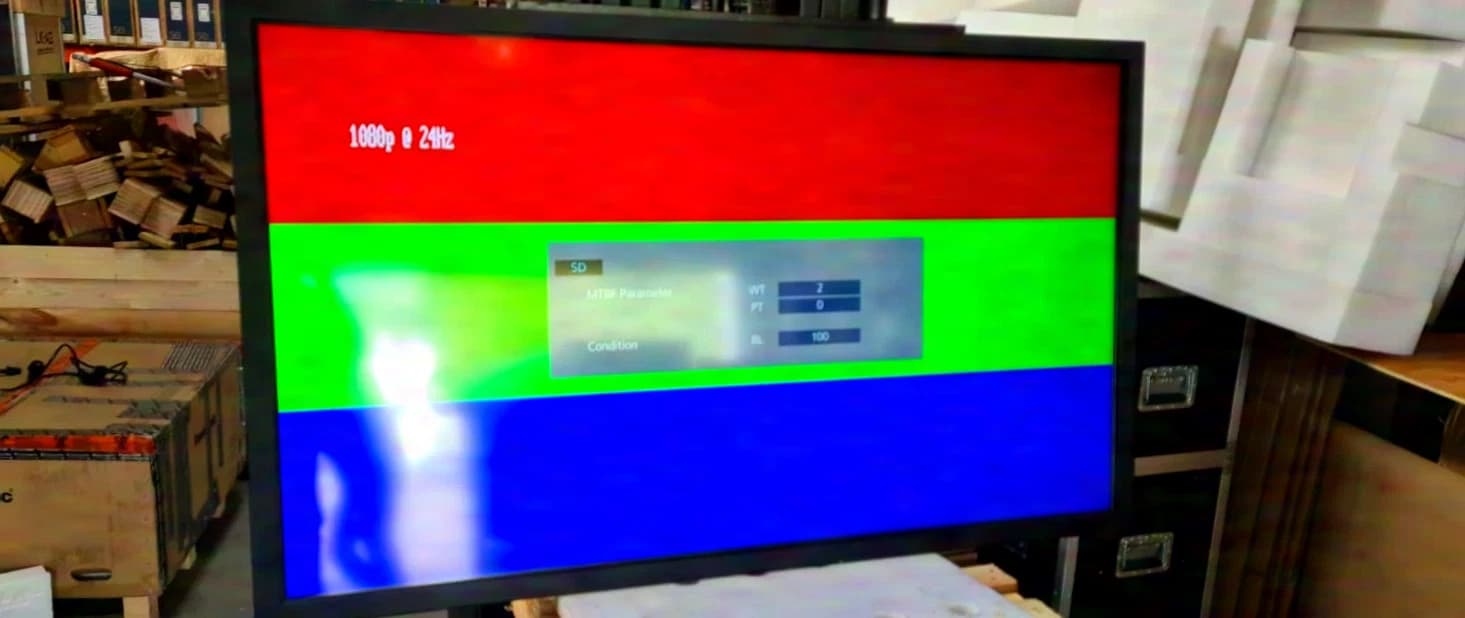 Écran Panasonic TH-65EF1- IRP avec overlay tactile Matériel de démonstration avec peu d’heures