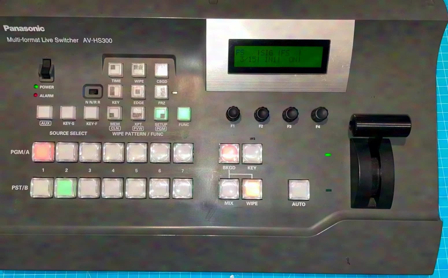 Mélangeur vidéo Panasonic AV-HS300 - défectueux