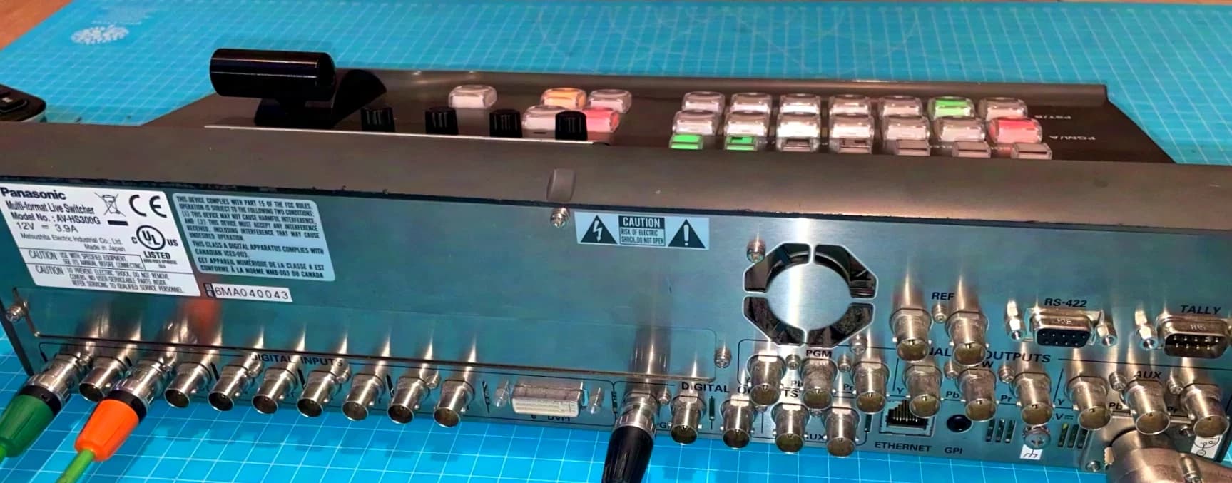 Mélangeur vidéo Panasonic AV-HS300 - défectueux