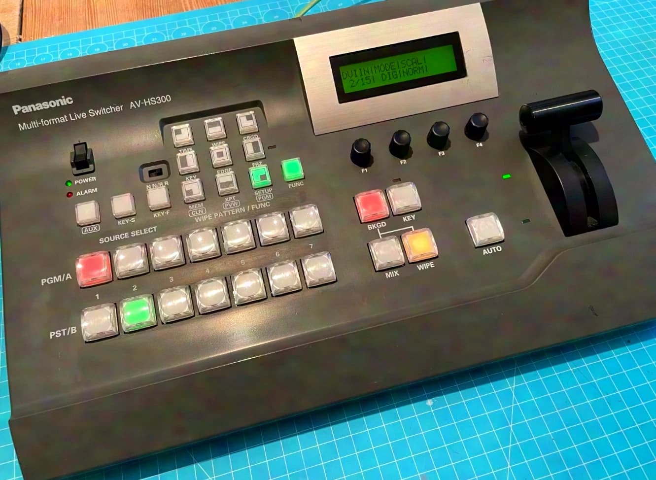 Mélangeur vidéo Panasonic AV-HS300 - défectueux