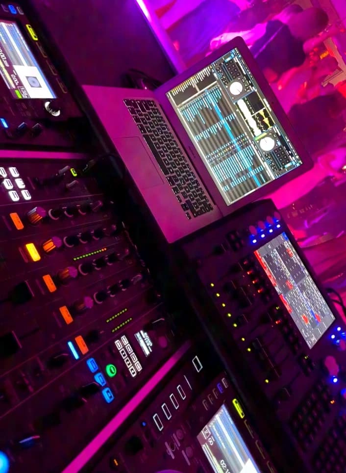Pioneer 2x CDJ2000 NXS2 + 1x DJM900 NXS2 avec Case