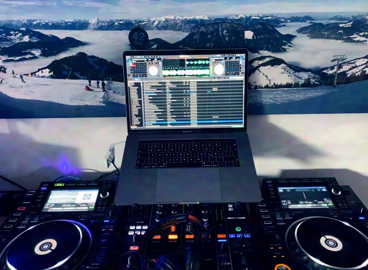 Pioneer 2x CDJ2000 NXS2 + 1x DJM900 NXS2 avec Case