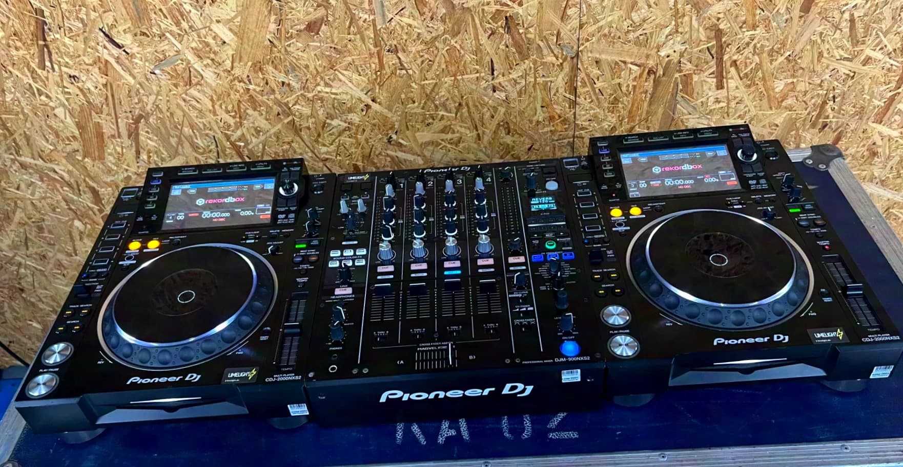 Pioneer DJ Set – 2× CDJ-2000NXS2 + DJM-900NXS2 avec Cases