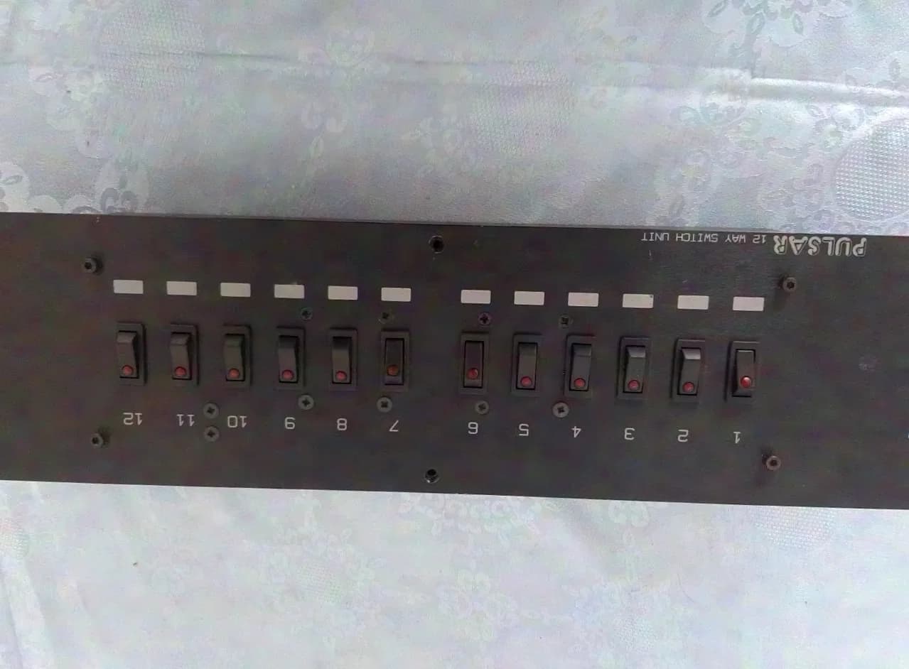 Pulsar 12 voies unit switch 19 Zoll