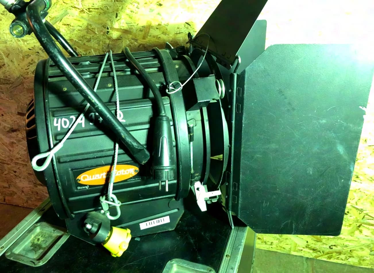 QuartzColor 2kW projecteur Fresnel p.o.