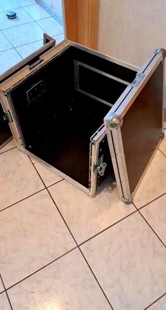 RS/Profi-Case Made in Germany rack 19 " , rack d'angle, 8 HE, volet de rack arrière, conçu pour des consoles de mixage horizontales et des appareils 19 " à l'avant, très bon état, presque comme neuf,