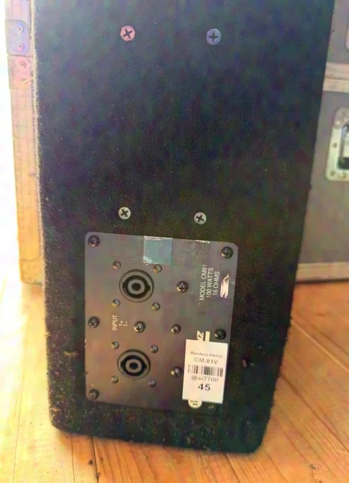 Renkus-Heinz CM-81V haut-parleur top/full range de 8 pouces 30 pièces (15 sets de 2 pièces dans un flight-case)